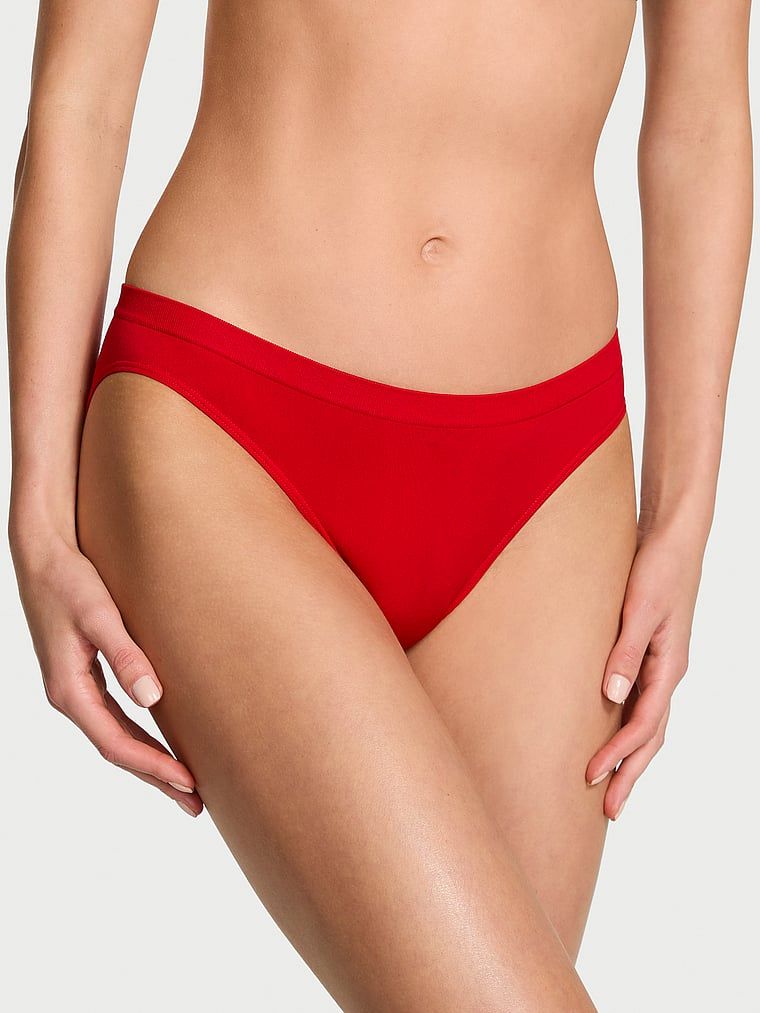 Kalhotky s mašličkou vzadu Bezešvé bikiny s mašlí. Produkt má červenou barvu a pochází z kolekce Bezešvé.
