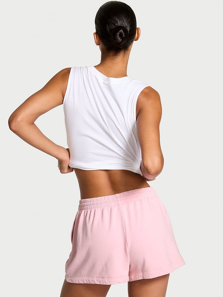 Froté šortky mimo službu. Produkt je růžové barvy a pochází z kolekce Angel Essentials.