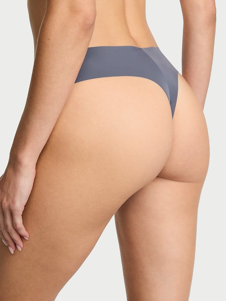 Tanga bez švů. Produkt je šedé barvy a pochází z kolekce No-Show.