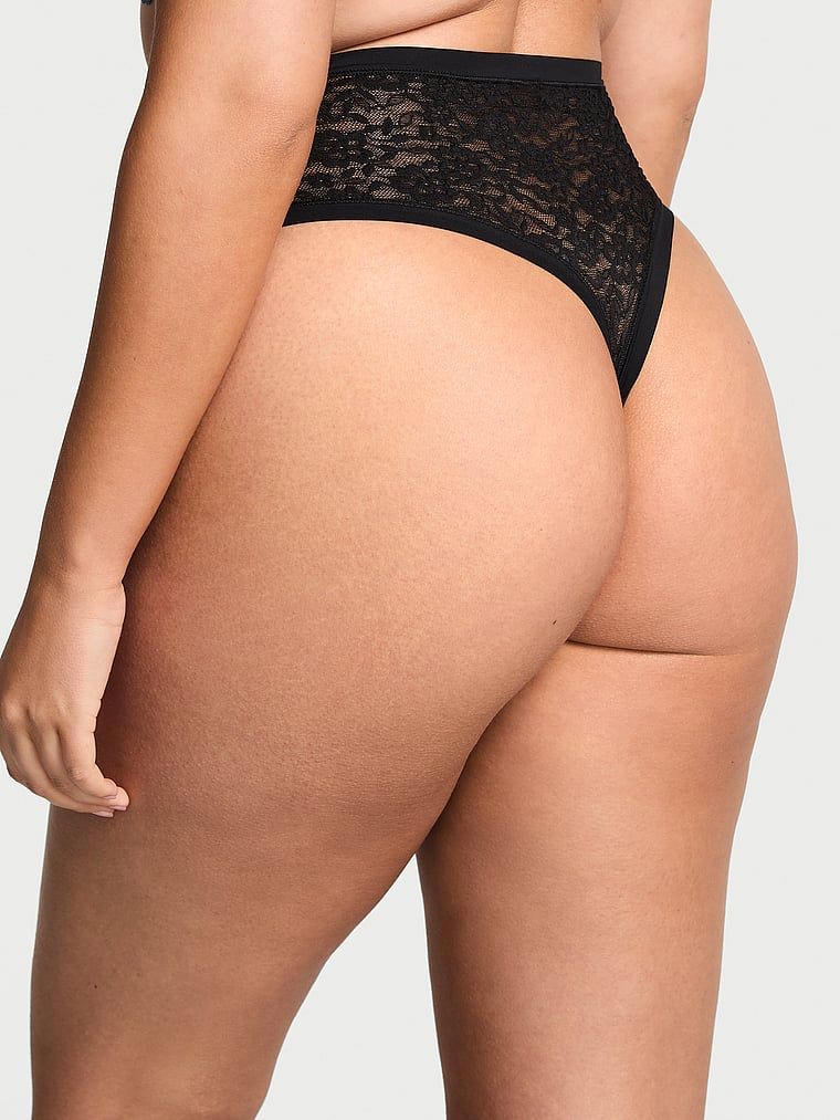 Krajková tanga s vysokým pasem No-Show . Produkt je černý a pochází z kolekce No-Show.