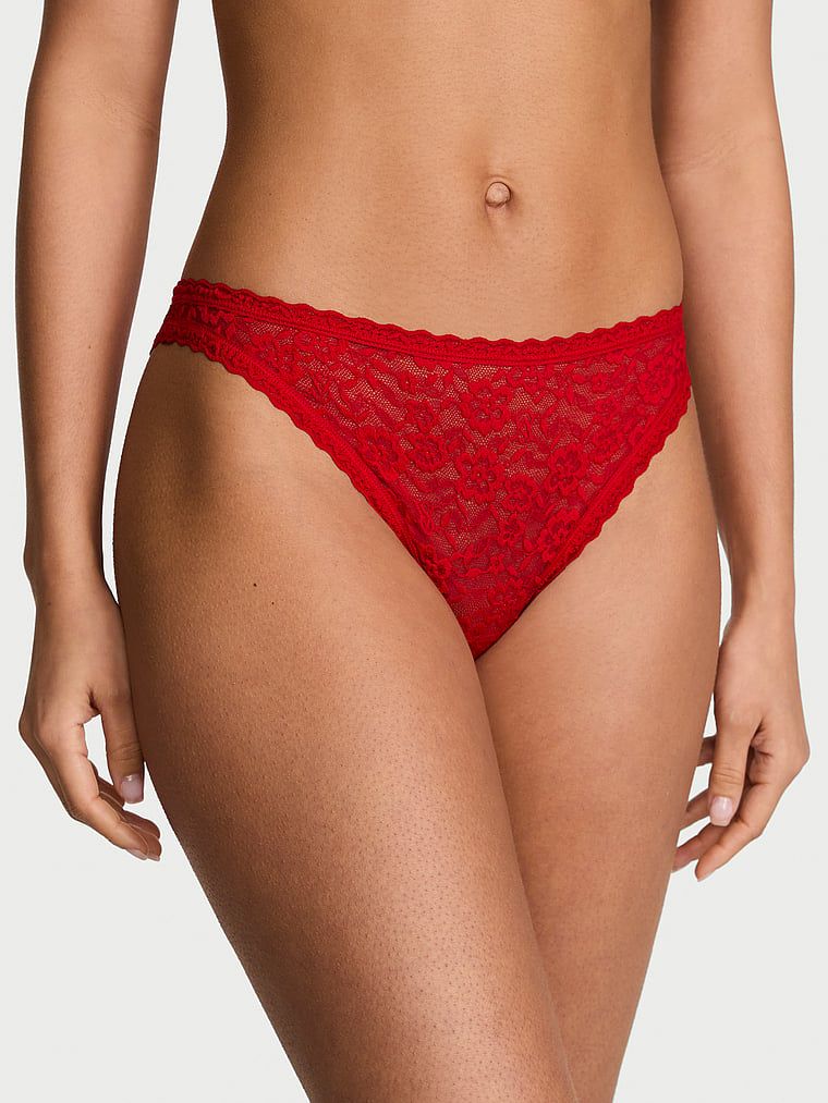 Krajkové kalhotky z krajky z 90. let. Produkt je červené barvy a pochází z kolekce Lacie.