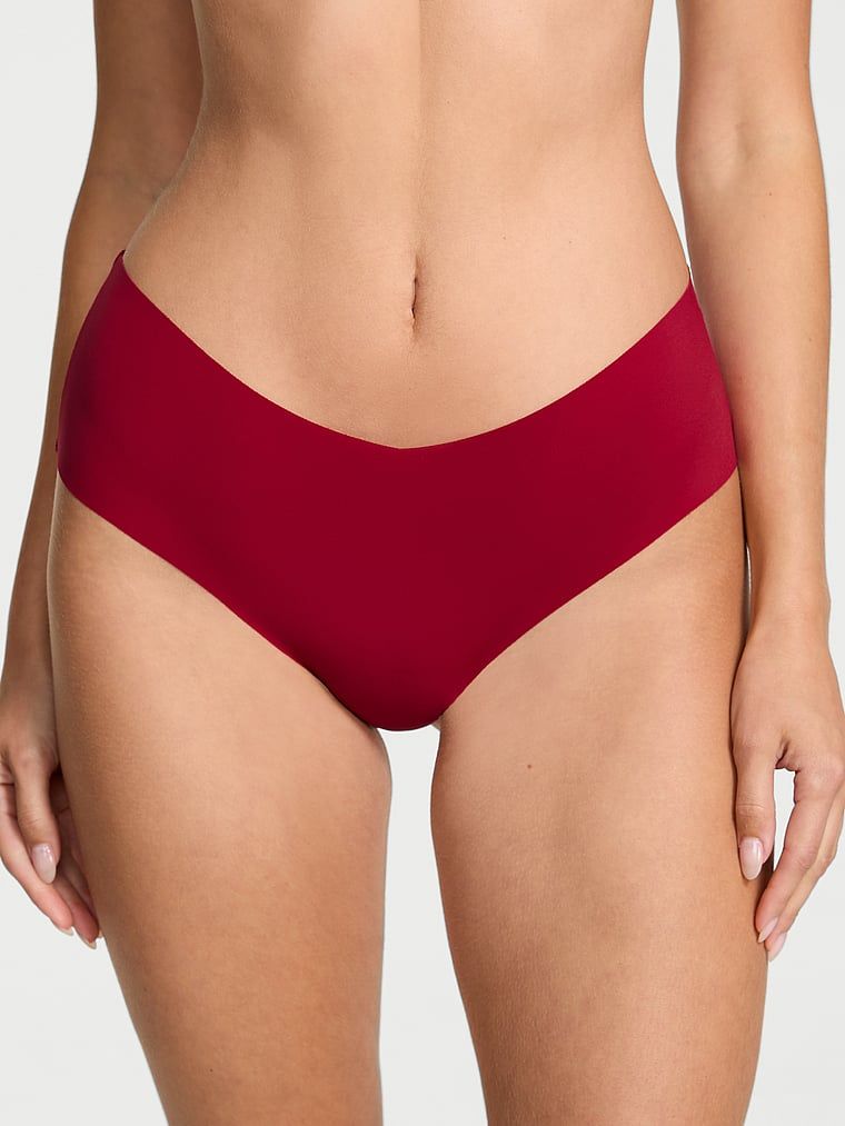 Bezešvé kalhotky s ramínky na zadní straně No-Show Strappy Cheeky. Produkt je červené barvy a pochází z kolekce No-Show.