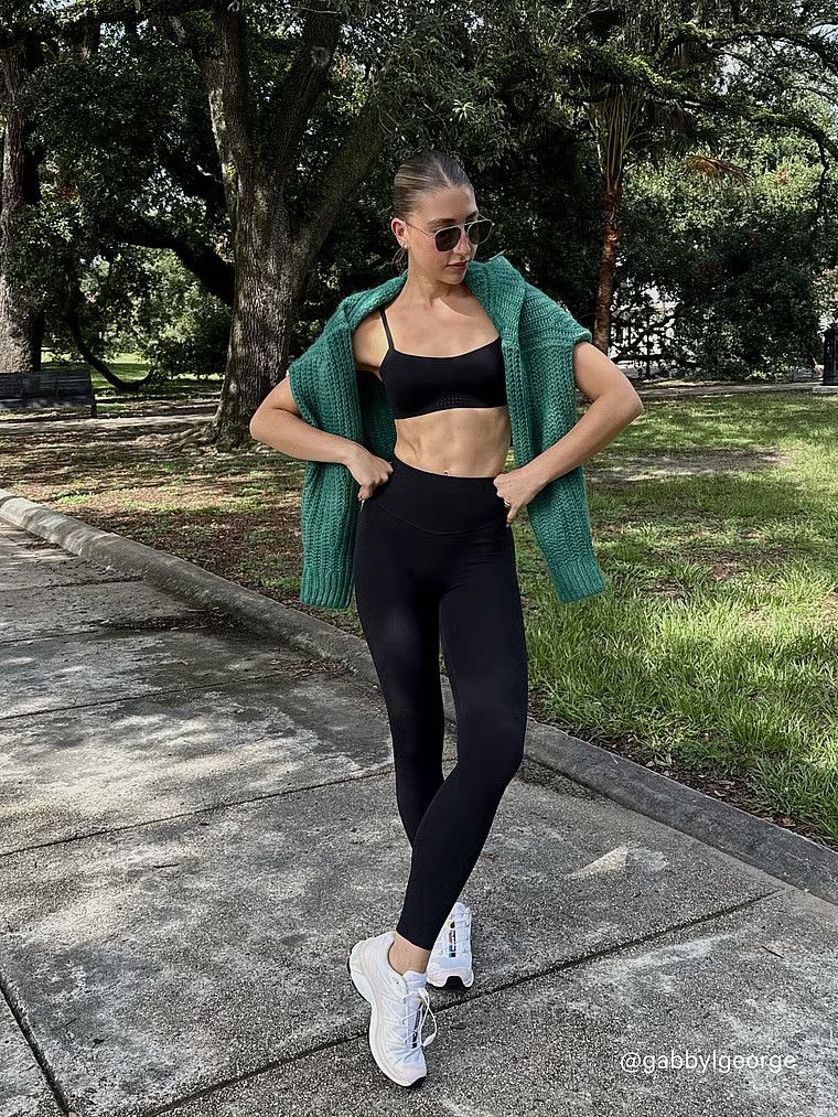 VSX Sportovní podprsenka z péřové váhy z balkonetky. Produkt je černý a pochází z kolekce VSX.