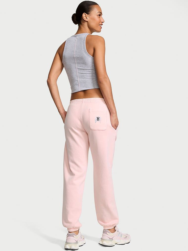 Bavlněné tepláky mimo službu. Produkt je růžové barvy a pochází z kolekce Angel Essentials.