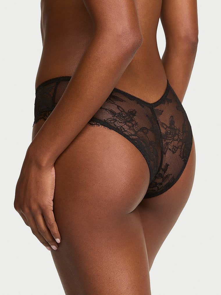 Překryjte krajkové kalhotky Cheeky. Produkt je růžové barvy a pochází z kolekce Very Sexy.