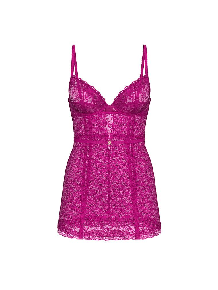 Provokujte krajkové noční košile. Produkt je fialové barvy a pochází z kolekce Victoria's Secret.