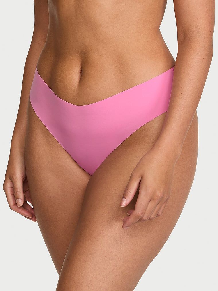 Bezšvové tanga s ramínky na zadní straně No-Show Strappy. Produkt je růžové barvy a pochází z kolekce No-Show.