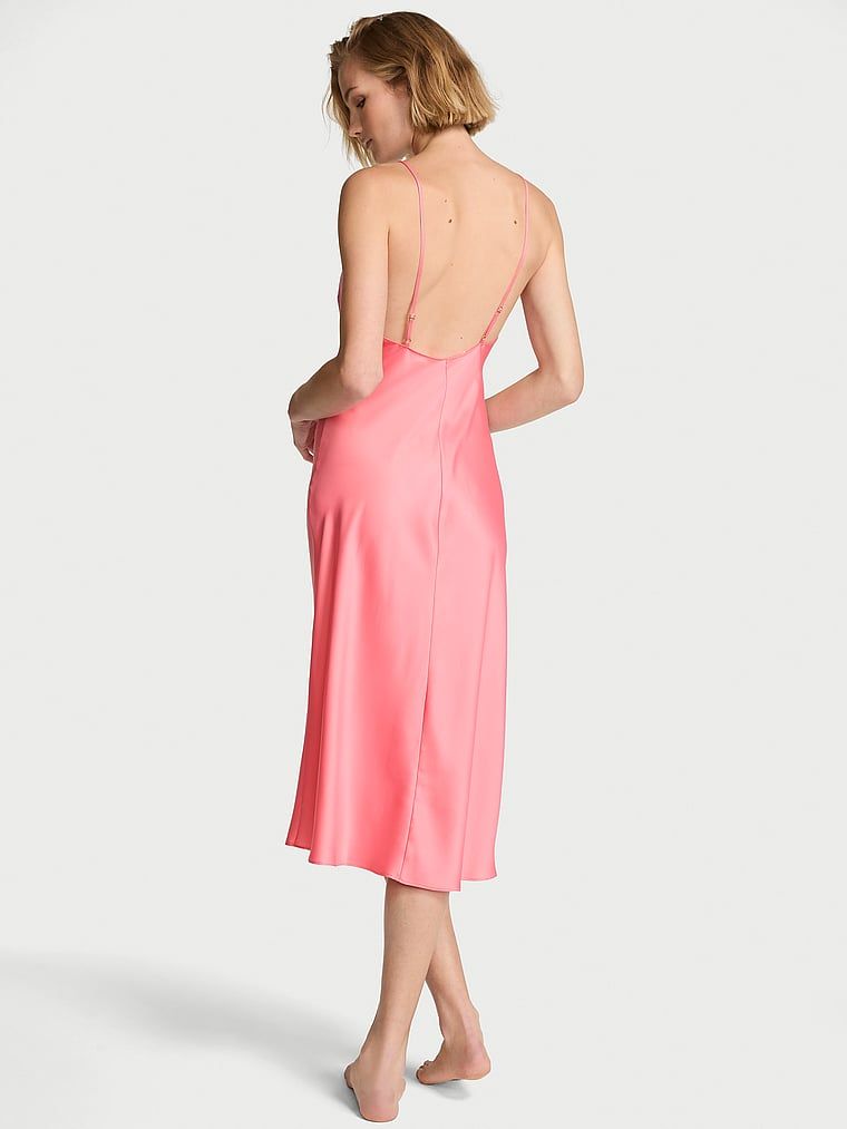 Satenové midi šaty. Produkt je růžové barvy a pochází z kolekce Victoria's Secret.