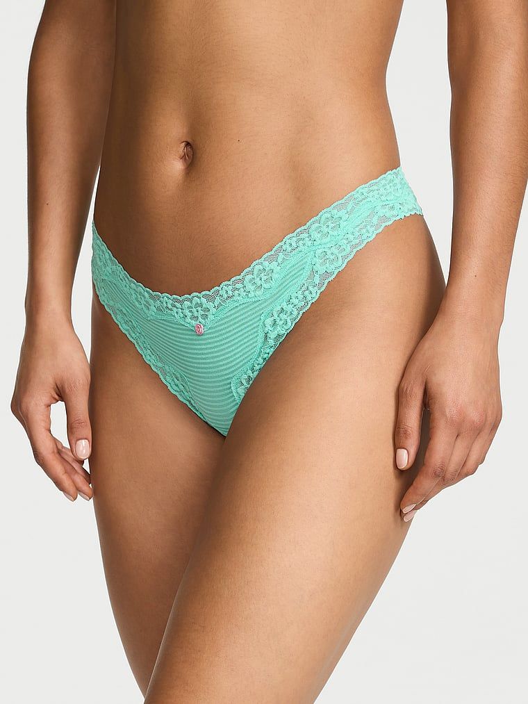 Lace Trim Bavlněná tanga s jemným pruhovaným vzorem a krajkou v pase