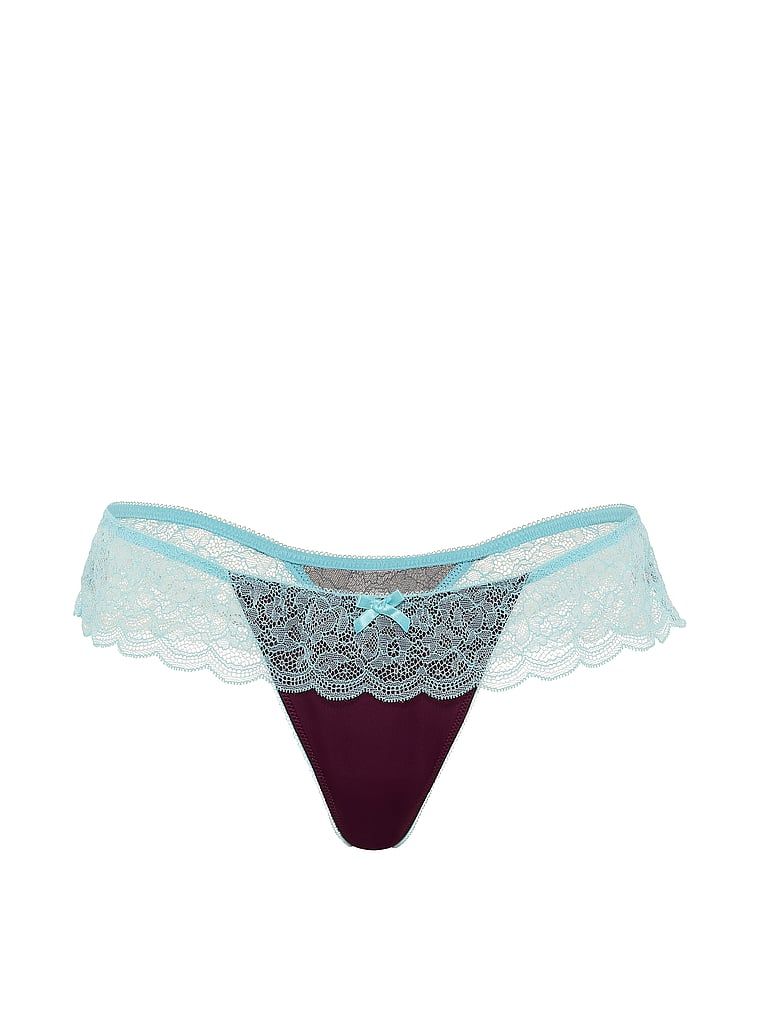 Satónová tanga s volánkem Tease. Produkt je fialové barvy a pochází z kolekce Victoria's Secret.