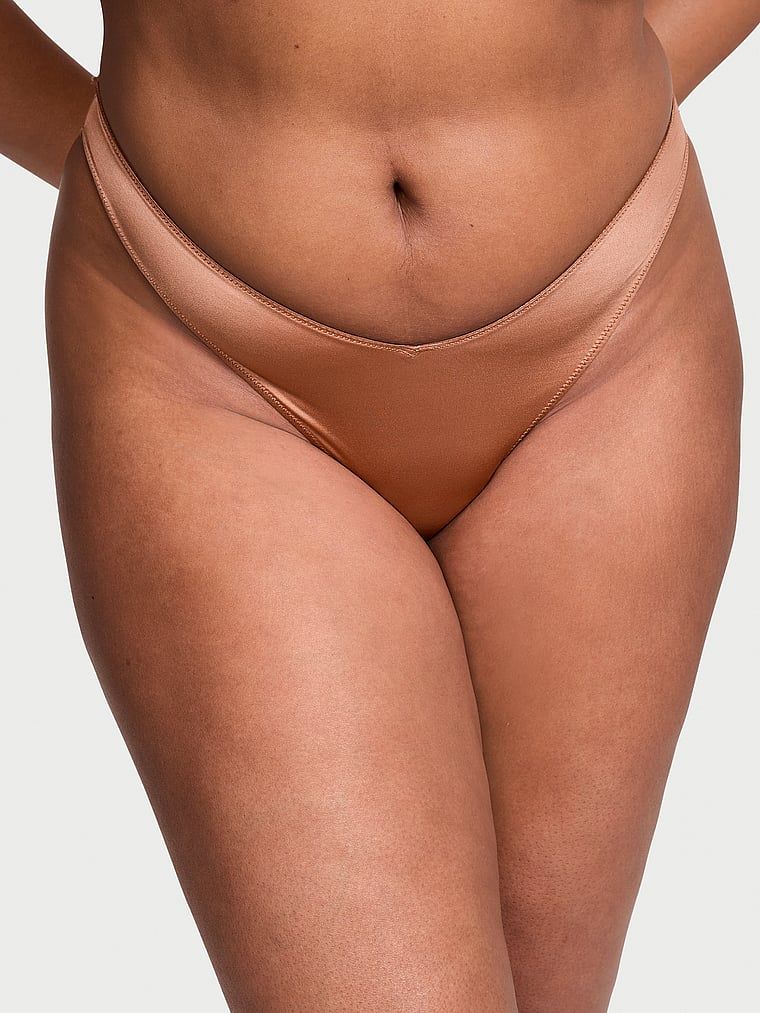 Tanga s vysokými nohavicemi na zádech. Produkt je hnědý a pochází z kolekce Very Sexy.