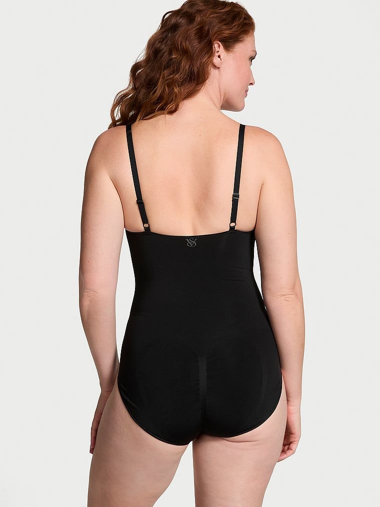 Tvarovací prádlo od Victoria tvarující kombinézu. Produkt je černý a pochází z kolekce Victoria's Secret.
