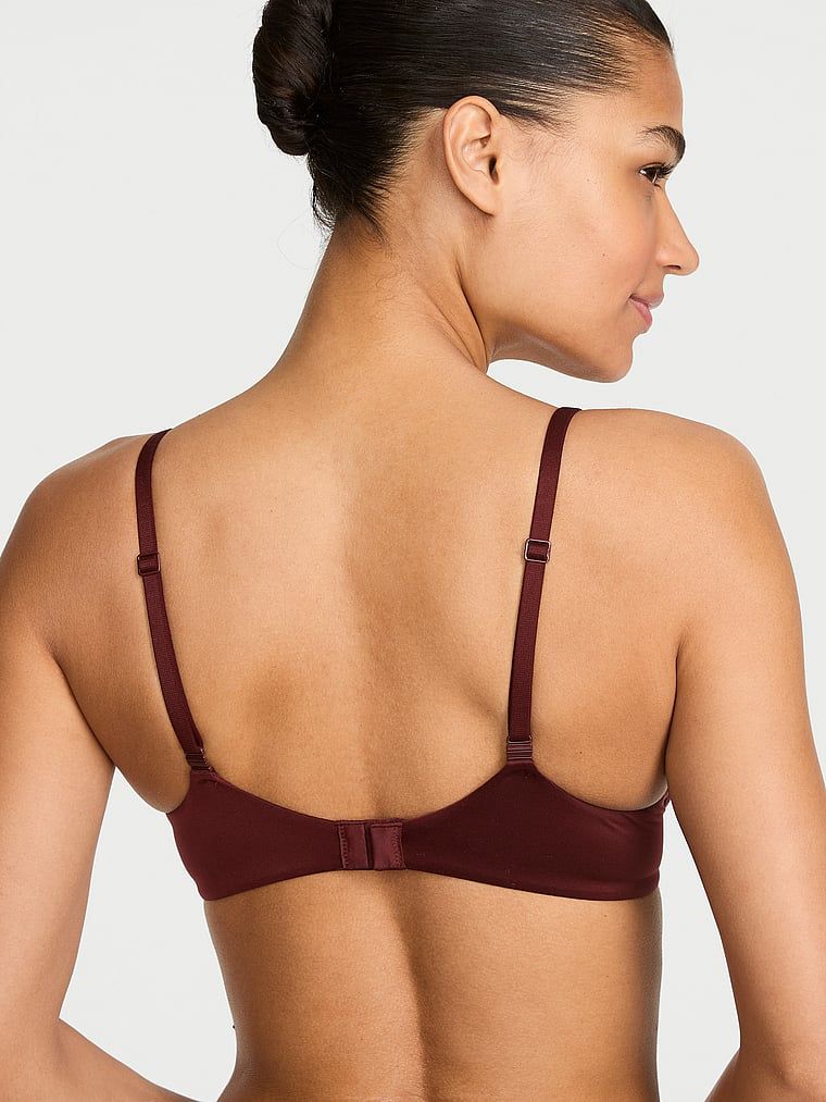 Mírně vycpaná podprsenka s pevně vystavěnými košíčky. Produkt je hnědé barvy a pochází z kolekce Body by Victoria.