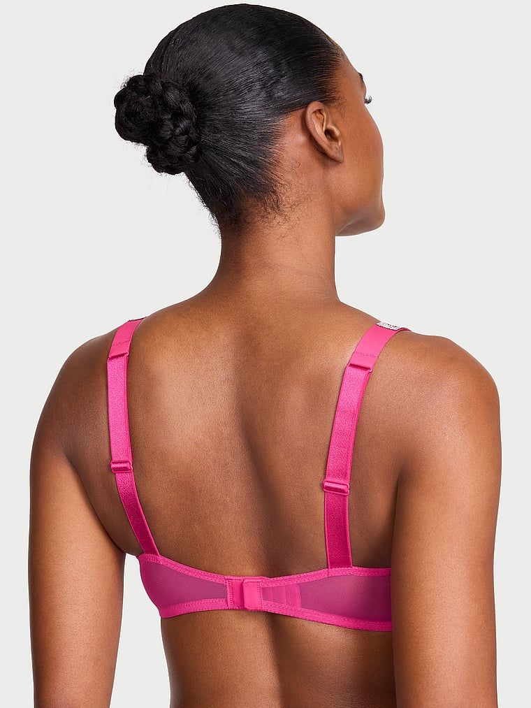 Mírně vycpávaná krajková podprsenka s lesklými ramínky Shine Strap Demi. Produkt je růžové barvy a pochází z kolekce Very Sexy.