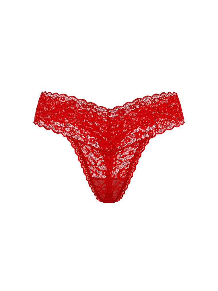 Tanga z rozkvetlé krajky. Výrobek je červený a pochází z kolekce Lacie.