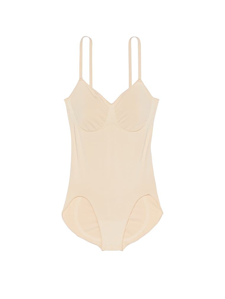 Tvarovací prádlo od Victoria tvarující kombinézu. Produkt je béžový a pochází z kolekce Victoria's Secret.