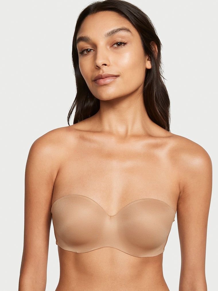 Mírně vyztužená podprsenka bez ramínek. Produkt je béžový a pochází z kolekce Body by Victoria.