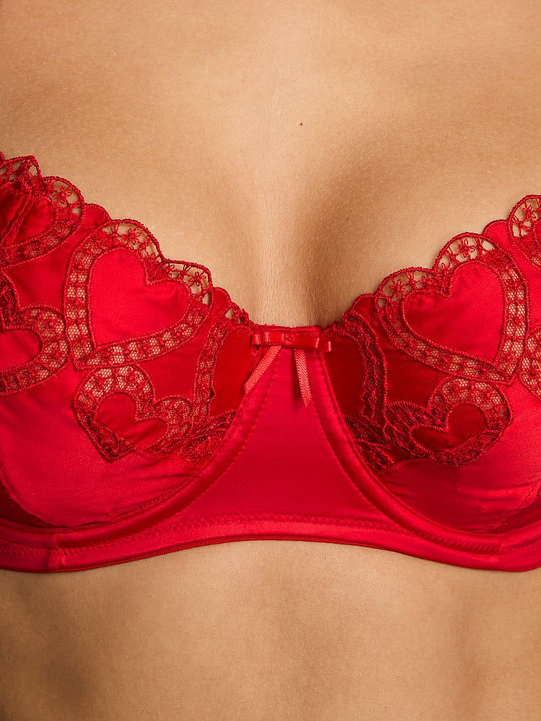 Podprsenka Wicked Heartbeat s balkonicí. Produkt je vzorovaný a pochází z kolekce Dream Angels.
