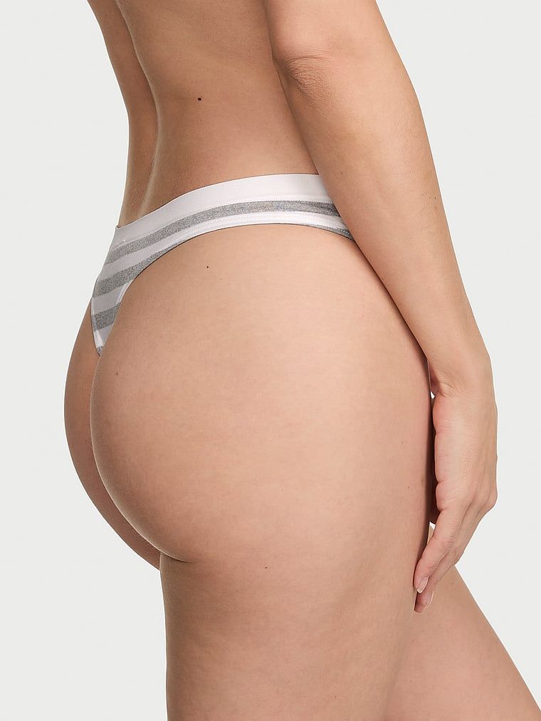 Bezešvé tanga. Produkt je vzorovaný a pochází z kolekce Seamless.