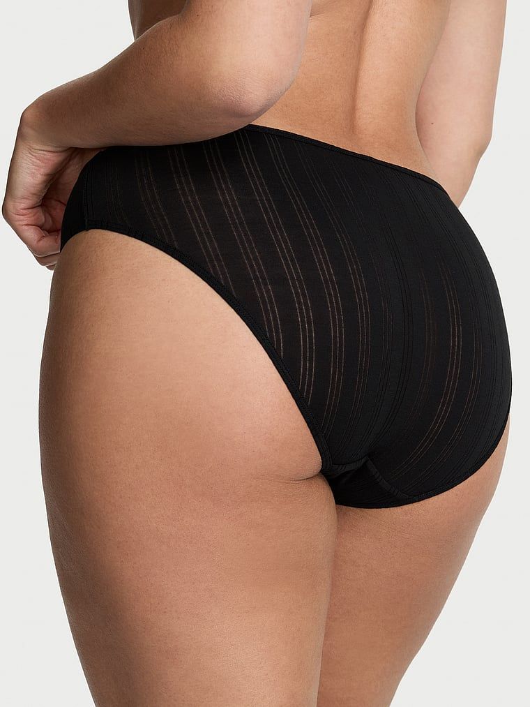 Kalhotky z modálu Ultra-Fine Bikini. Produkt je černý a pochází z kolekce Victoria's Secret.