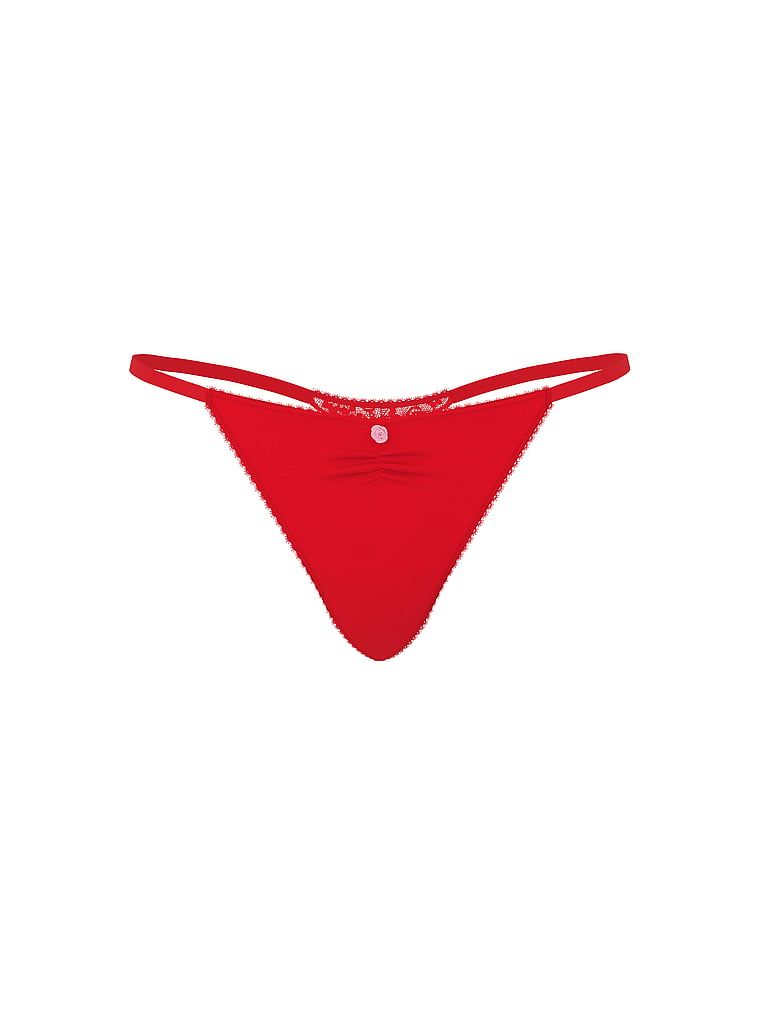 Bavlněné tanga s krajkou vzadu Heart Lace. Produkt je červené barvy a pochází z kolekce Victoria's Secret.