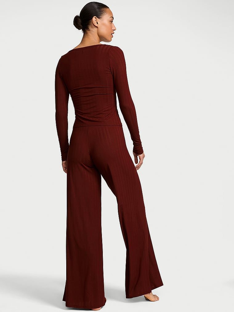 Pyžamo vyrobené ze SoSoft modalu. Produkt je hnědé barvy a pochází z kolekce Victoria's Secret.