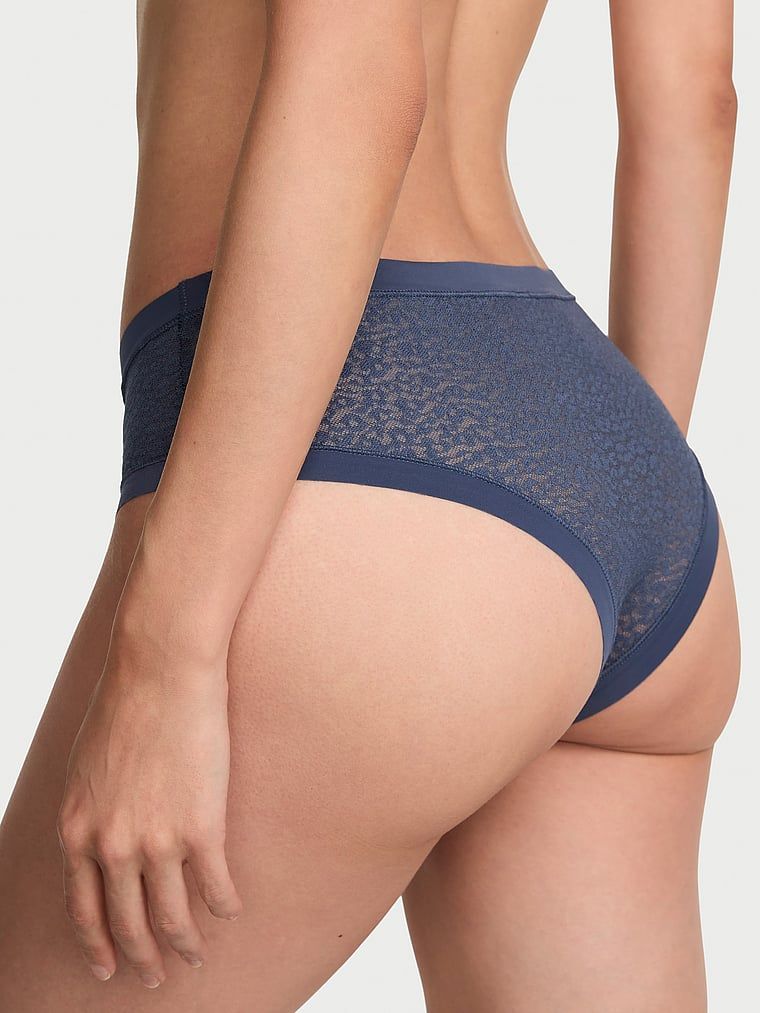 Leopardí drzé leopardí krajkové kalhotky. Produkt je modré barvy a pochází z kolekce No-Show.
