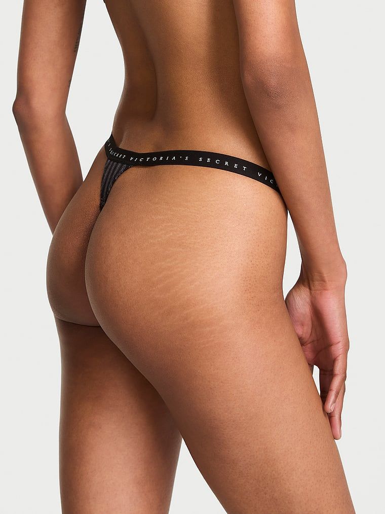 Elastická bavlněná tanga. Produkt je vzorovaný a pochází z kolekce Victoria's Secret.