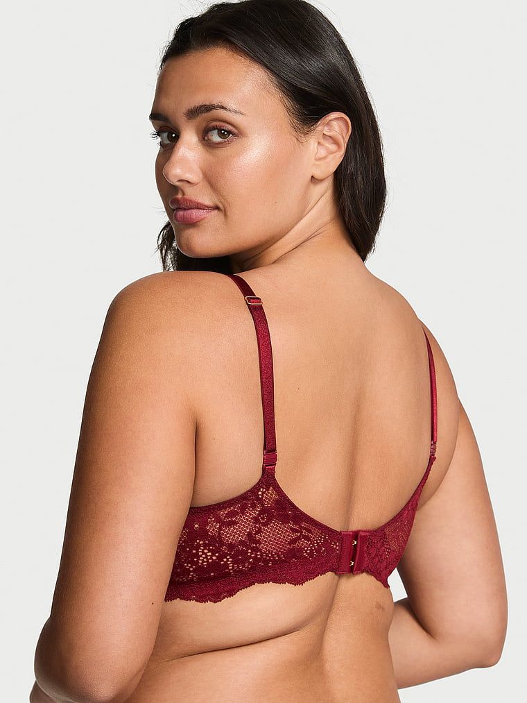 Nevyztužená balkonetová podprsenka Wicked Lace Balconette. Produkt je červené barvy a pochází z kolekce Body by Victoria.