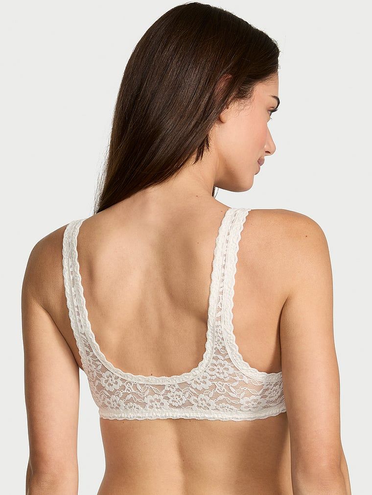 Krajkové bralette sexy tričko. Produkt je bílý a pochází z kolekce Victoria's Secret.