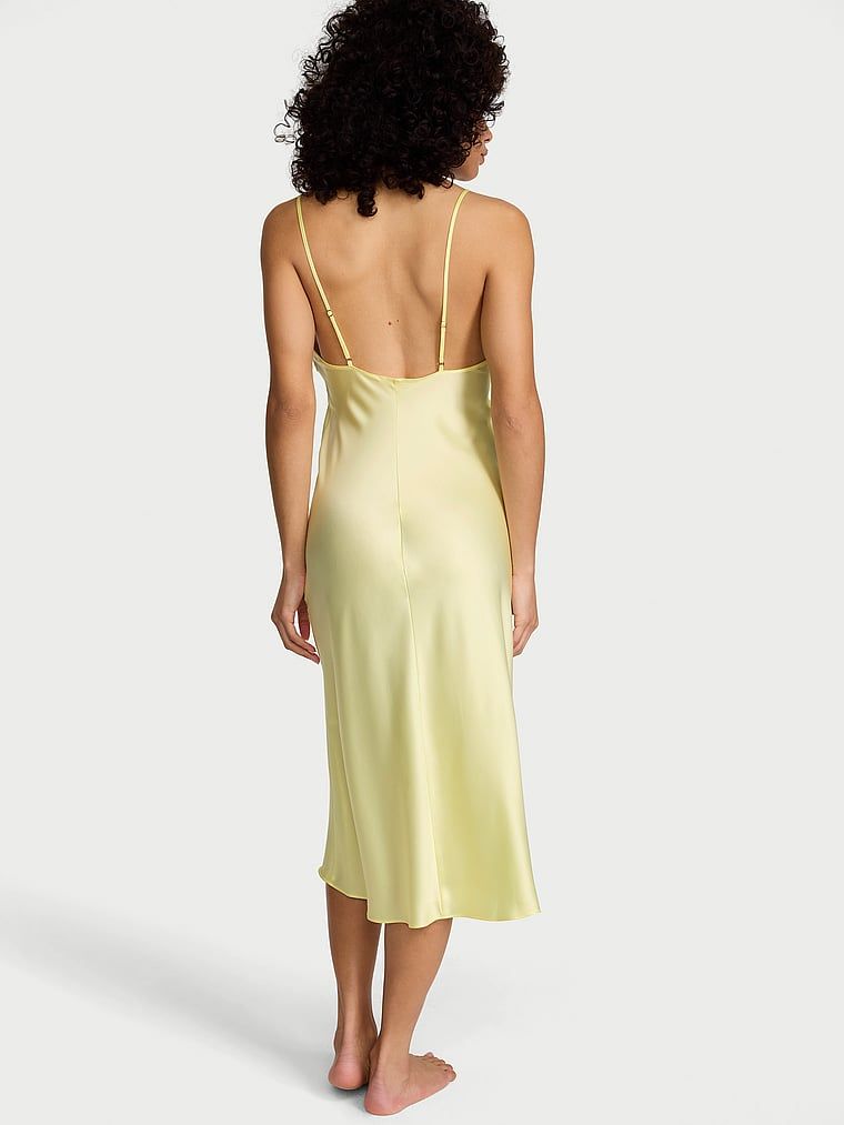 Satenové midi šaty. Produkt je žluté barvy a pochází z kolekce Victoria's Secret.