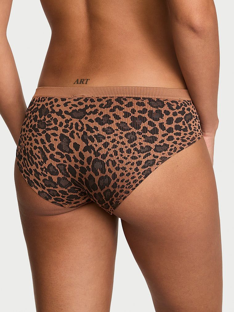 Bezešvové Leopardí žebrové slipy Hiphugger s žebrováním. Produkt má vzorovanou barvu a pochází z kolekce Seamless.