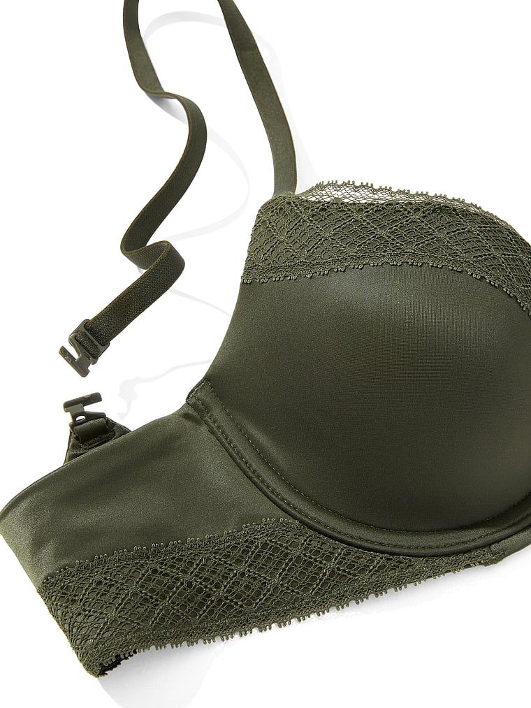 Mírně vycpávaná podprsenka s vložkami z demikrajky. Produkt je zelené barvy a pochází z kolekce Body by Victoria.