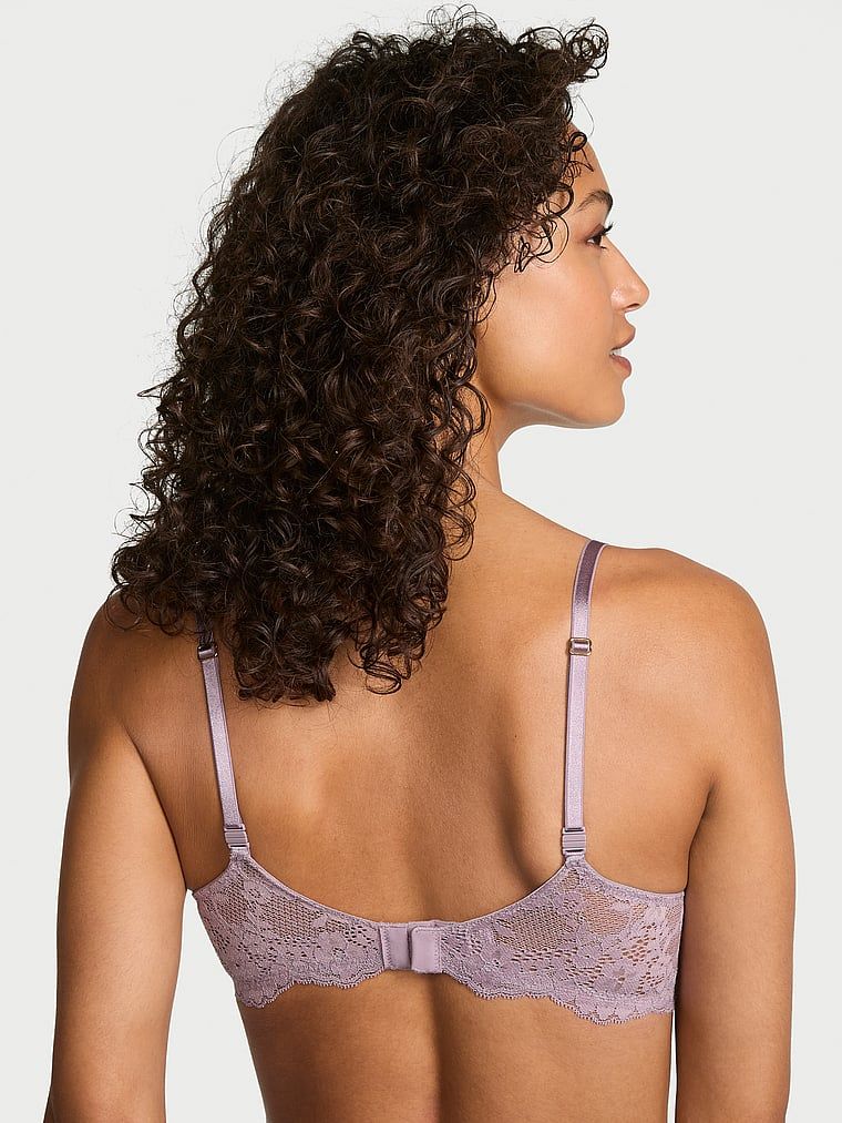 Nevyztužená balkonetová podprsenka Wicked Lace Balconette. Produkt je růžové barvy a pochází z kolekce Dream Angels.
