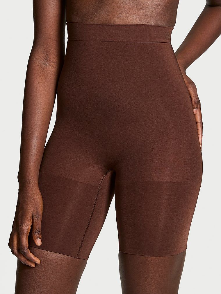 Tvarovací šortky Shapewear by Victoria. Výrobek je hnědý a pochází z kolekce Victoria's Secret.