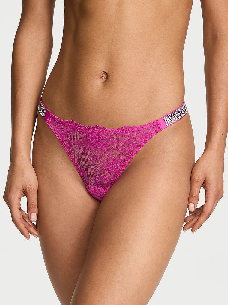 Krajková tanga s lesklými ramínky Shine Strap. Produkt je růžové barvy a pochází z kolekce Very Sexy.