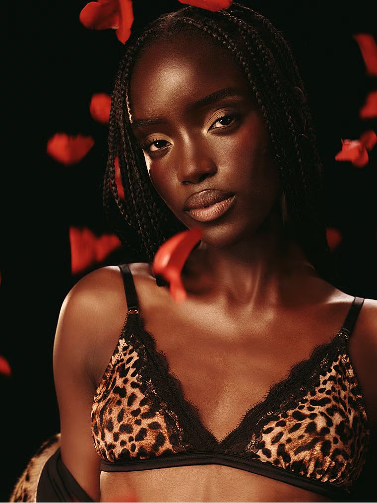 Bralet bralet Tease. Produkt je vzorovaný a pochází z kolekce Victoria's Secret.