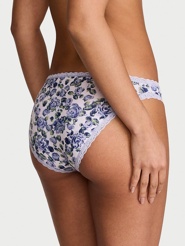 Bavlněné kalhotky s krajkovými bikinami s krajkovým lemováním. Produkt má květinový vzor a pochází z kolekce Lace Trim.
