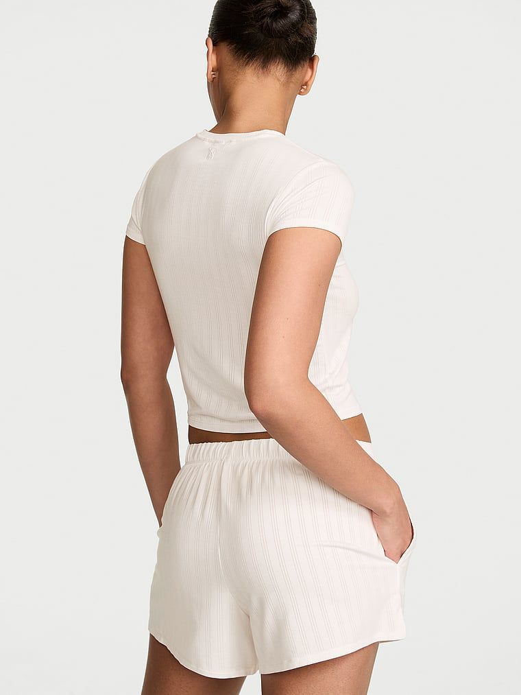 SoSoft ultra-jemné modální šortky na spaní. Produkt je bílé barvy a pochází z kolekce Victoria's Secret.