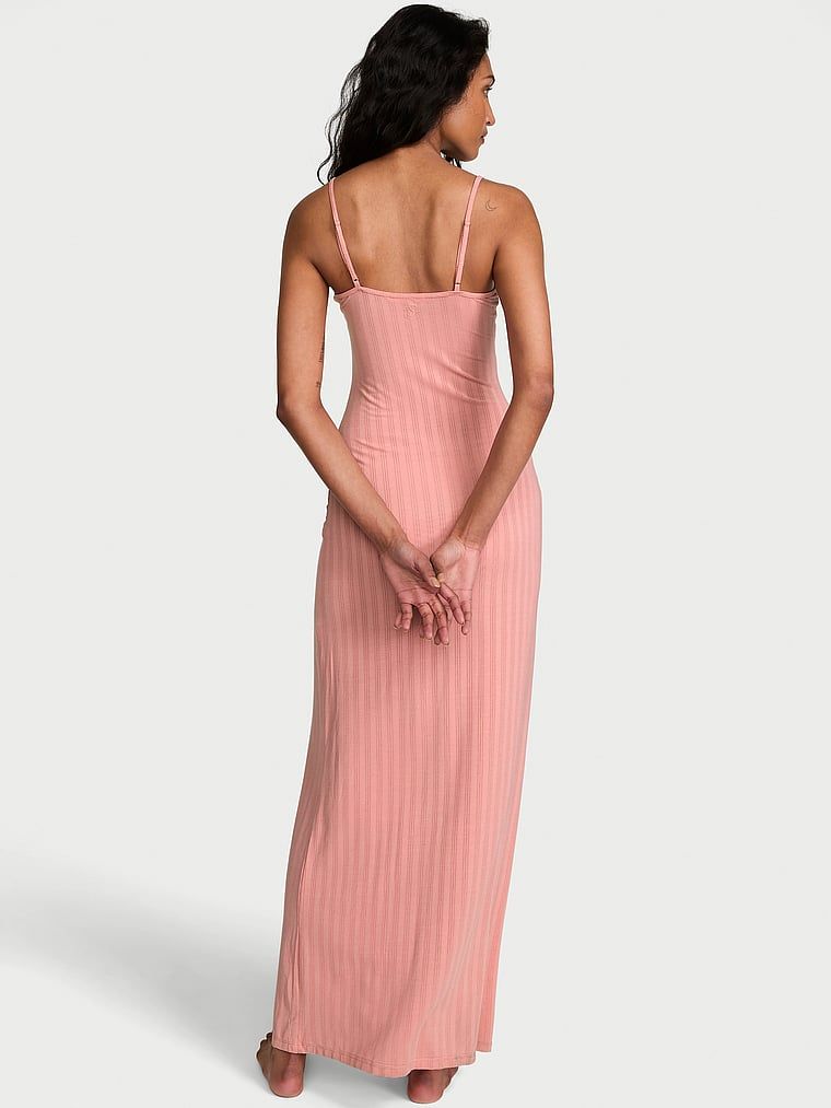 Dlouhé maxi šaty z Ultra-Fine Slip modal. Produkt je růžové barvy a pochází z kolekce Victoria's Secret.