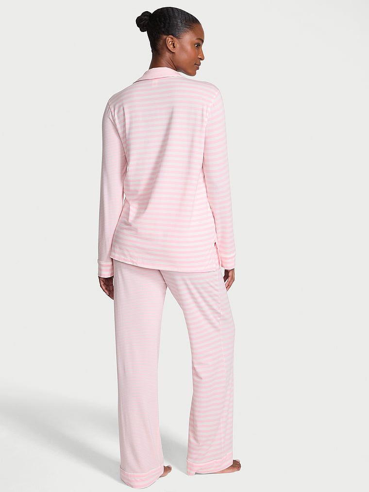 Dlouhé modální pyžamo. Produkt je vzorovaný a pochází z kolekce Victoria's Secret.