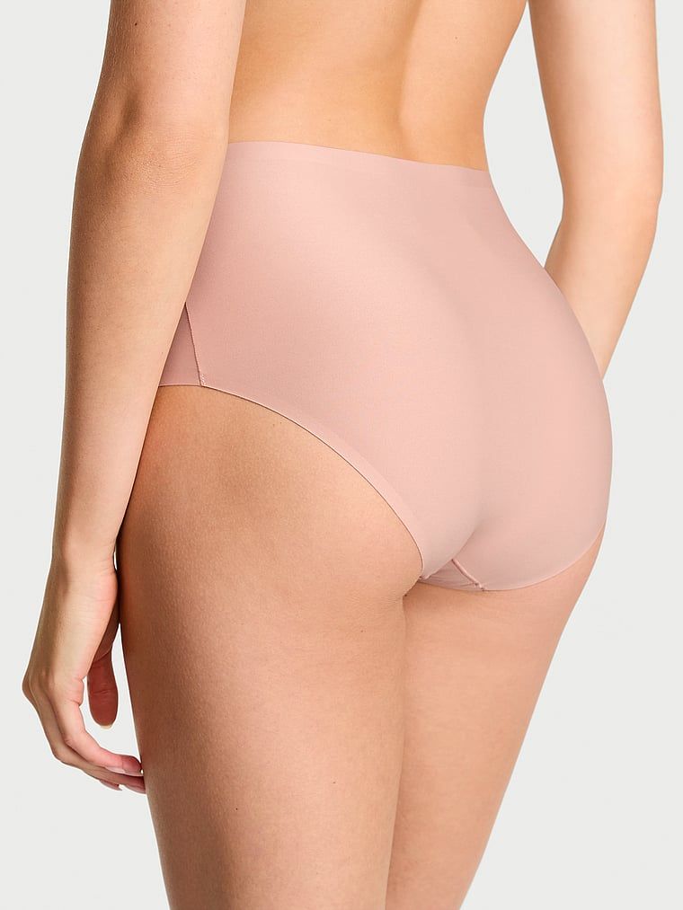 Kalhotky Flex z mikrovlákna. Produkt je béžový a pochází z kolekce Body by Victoria.
