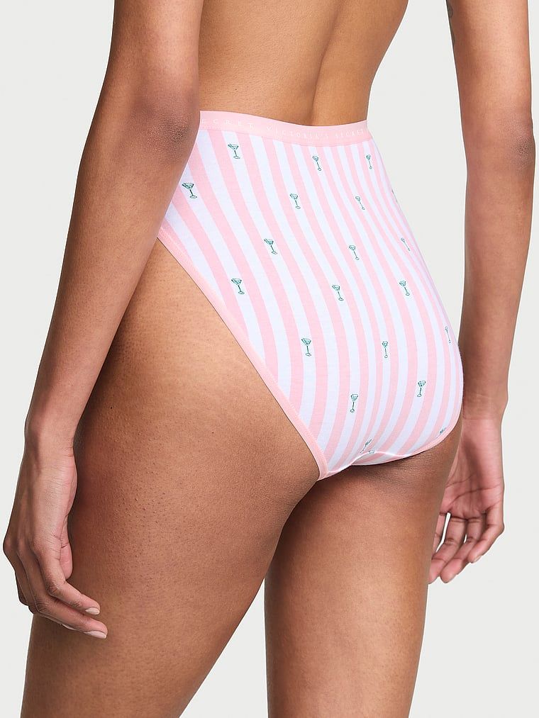 Bavlněné slipy s vysoko střiženými nohavičkami. Produkt má vzorovanou barvu a pochází z kolekce Victoria's Secret.