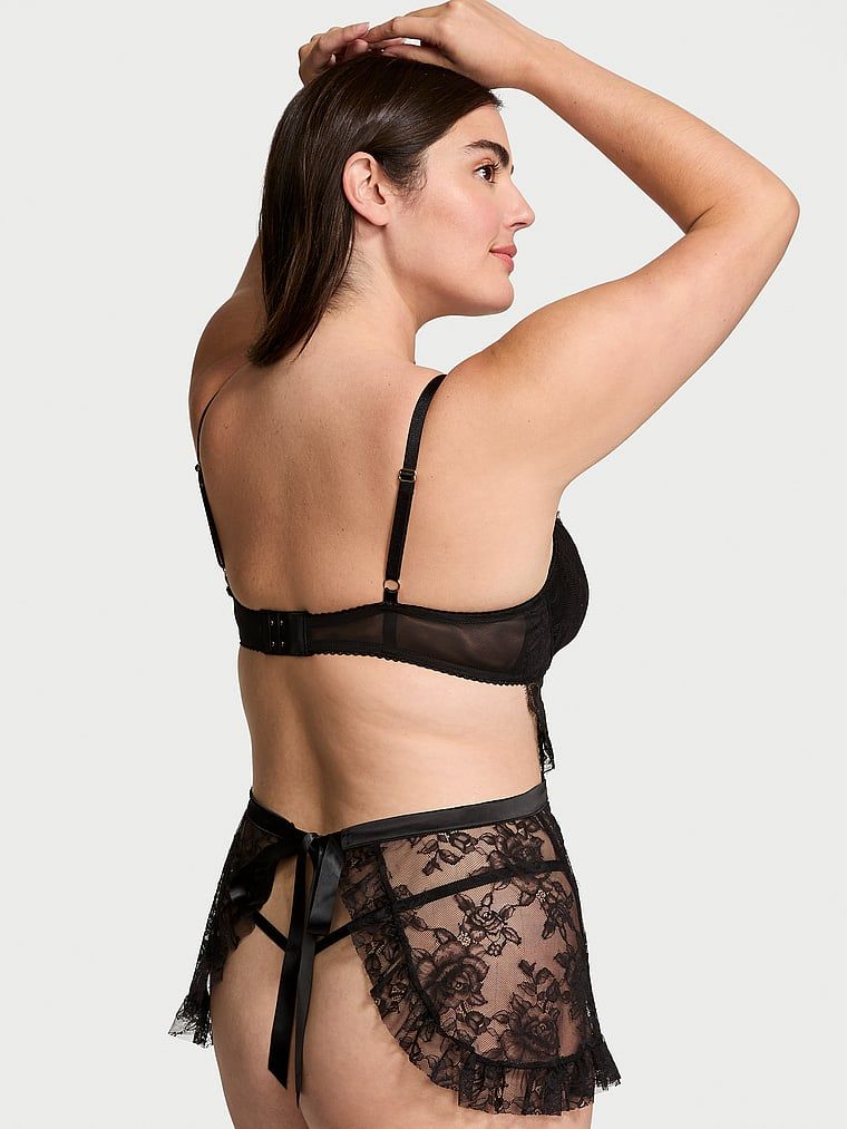 Zástěra a tanga Wicked Rose Lace. Produkt je černý a pochází z kolekce Very Sexy.