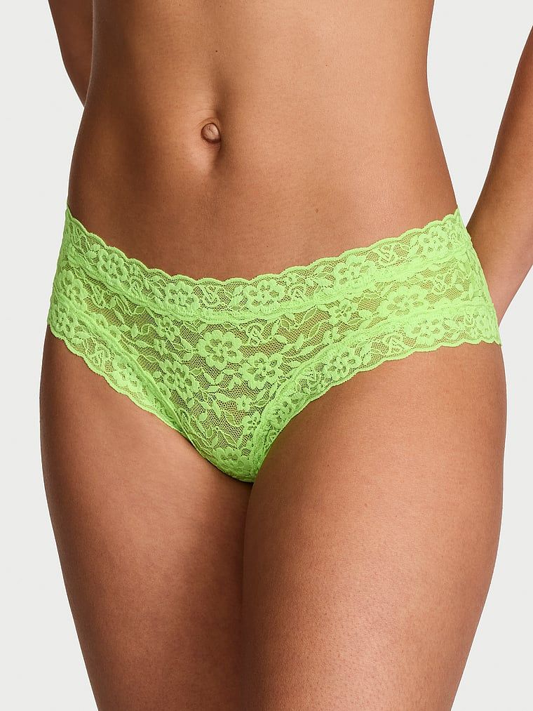 Krajkové kalhotky s ramínky vzadu Blossom Cheeky. Produkt je zelené barvy a pochází z kolekce Lacie.