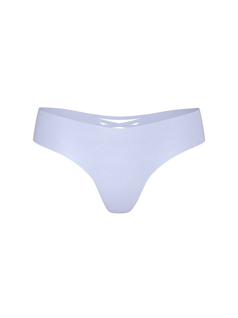 Bezešvá tanga s ramínky na zadní straně No-Show Strappy. Produkt má fialovou barvu a pochází z kolekce No-Show.