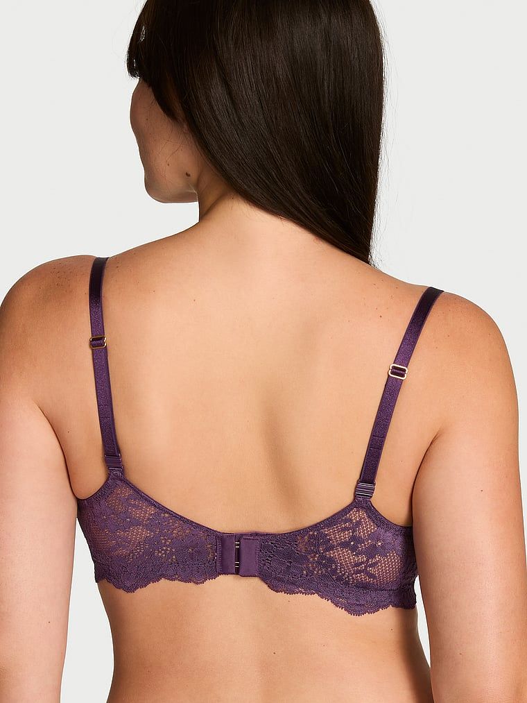 Wicked Lace Balconette nepolstrovaná podprsenka s balconette. Produkt je fialové barvy a pochází z kolekce Dream Angels.