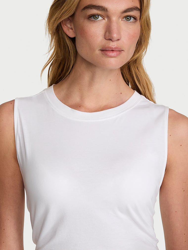 Mírně polstrovaná podprsenka Smooth Demi. Produkt je bílý a pochází z kolekce triček.