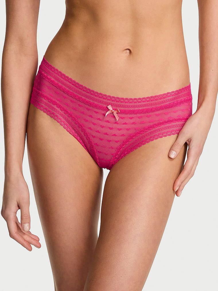 Síťové slipy Heart Lace Cheeky. Produkt je růžové barvy a pochází z kolekce Lacie.