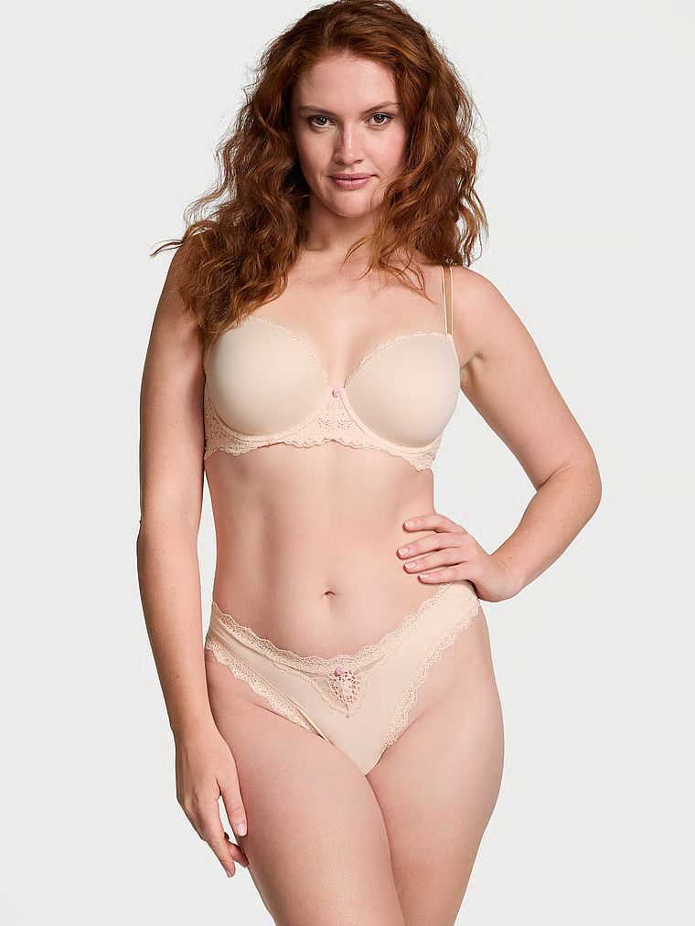 Brazilské kalhotky s krajkou Lace Trim Brazilian. Produkt je béžový a pochází z kolekce Dream Angels.